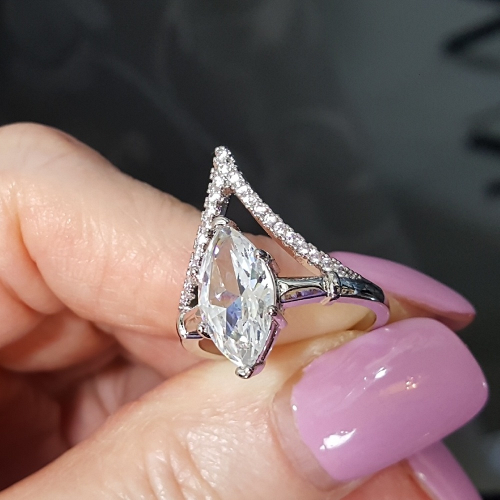 White Sapphires - Picture 6 of 8